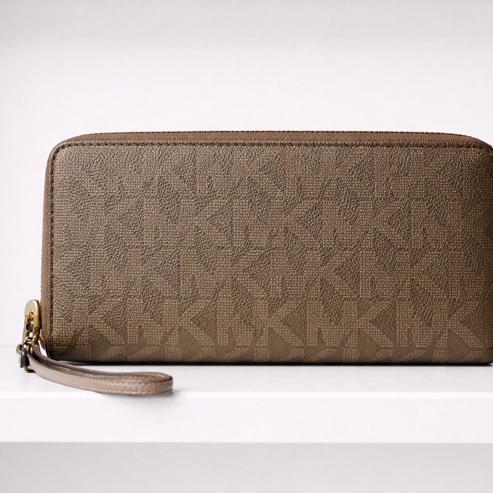 Michael Kors Tan Wristlet Clutch GUC - Picture 2 of 5